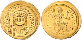 BYZANTINISCHES REICH, Justin II., 565-578, AV Solidus CONOB =Konstantinopel. Officin G. Behelmte bartlose Büste v.vorn hält kleine Victoria auf Globus...