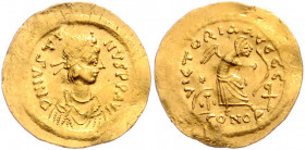 BYZANTINISCHES REICH, Justin II., 565-578, AV Semissis CONOB =Konstantinopel. Diad. Büste r. Rs.Victoria r. sitzend, beschreibt Schild, i.F.*. 2,16g....