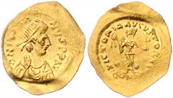 BYZANTINISCHES REICH, Justin II., 565-578, AV Tremissis CONOB =Konstantinopel. Diad. Büste r. Rs.Victoria mit Kranz und Kreuz auf Globus r. schreitend...