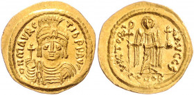 BYZANTINISCHES REICH, Mauricius Tiberius, 582-602, AV Solidus CONOB =Konstantinopel, Officin S. Behelmte Büste v.vorn mit Kreuzglobus und Schild. Rs.V...