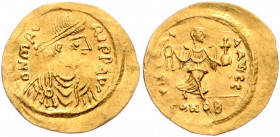 BYZANTINISCHES REICH, Mauricius Tiberius, 582-602, AV Semissis CONOB =Konstantinopel. Gepanzerte und diad. Büste r. Rs.Victori a mit Kreuzglobus und K...