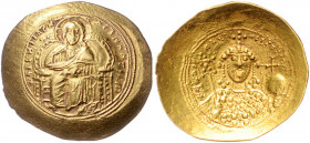 BYZANTINISCHES REICH, Constantin IX., 1042-1055, AV histamenon nomisma =Scyphat, Konstantinopel. Christus thronend v.vorn. Rs.Kaiser v.vorn mit Labaru...