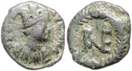 OSTGOTEN, Theoderich der Große, 493-526, AE Deka-Nummion, Ravenna. Gekrönte Büste der Ravenna r. Rs.Monogramm in Kranz. 2,41g.
ss
Metlich 78; Kraus ...