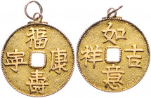 CHINA, Volksrepublik, seit 1949, Tragb. vergold. Br.-Amulett o.J. mit: "fú shòu" =ein langes glückliches Leben, "káng níng" =in Gesundheit und Frieden...