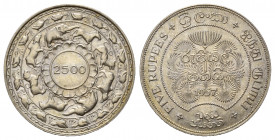 SRI LANKA / CEYLON, Elisabeth II. von Grossbritannien, 1952-1972, 5 Rupien 1957. 2500 Jahre Buddhismus.
vz
KM 126