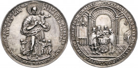 TAUFE UND FIRMUNG, Silbergussmed. o.J. (17./18.Jh.). Jesus trägt das Kind, unten weitere Kinder. Rs.Vier Männer um Taufbecken mit Täufling in Kirche. ...