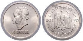 WEIMARER REPUBLIK, 1919-1933, 5 Reichsmark 1932 D. Goethe. TOP POP! Holder beschädigt(Risse), allerdings ungeöffnet u. Münze nicht berührt.
PCGS MS65...
