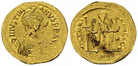 Justinian I AV Solidus, Constantinopolis 

 Justinian I (527-565). AV Solidus (20-21 mm, 4.28 g), Constantinopolis.
Obv. D N IVSTINIANVS P P AVG, h...