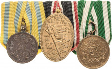 Ordensspangen
Spange mit 3 Auszeichnungen Sachsen - Friedrich-August-Medaille in Bronze. Kriegervereine - Kyffhäuser-Kriegsdenkmünze. Sachsen - Diens...