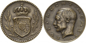 Orden deutscher Länder Bayern
Kronprinz Rupprecht-Medaille Verliehen 1925-1933. Bronze getönt. 31,5 mm. Mit Randschrift: BAYER.HAUPTMÜNZAMT Nimmergut...