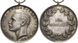 Orden deutscher Länder Hessen-Darmstadt
Allgemeines Ehrenzeichen mit Porträt Ernst Ludwig Verliehen 1894-1918. Silber. 33,4 mm, 15,14 g Nimmergut 111...