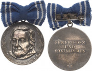 Orden der Deutschen Demokratischen Republik Staatliche Auszeichnungen
Clara-Zetkin-Medaille Verliehen 1973-1979. Buntmetall silberfarben. 36 mm, 24,3...