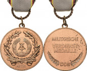Orden der Deutschen Demokratischen Republik Staatliche Auszeichnungen
Militärische Verdienste der DDR Verliehen 1982-1989. Buntmetall bronzefarben. 3...
