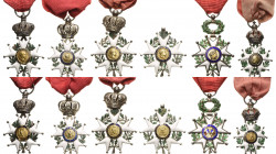 Ausländische Orden und Ehrenzeichen Frankreich
Orden der Ehrenlegion Silber, Gold und emailliert. Alle mit Band. 1 Stück im Etui 6 Stück. Teilweise k...