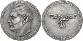 Drittes Reich
 Zinkmedaille o.J. Für Ausgezeichnete Leistungen im technischen Dienst der Luftwaffe. Kopf von H. Göring nach links / Adler mit Hakenkr...