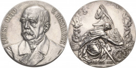 Personenmedaillen
Bismarck, Fürst Otto von 1815-1898 Silbermedaille 1898 (G. Loos) Auf seinen Tod. Brustbild halblinks / Kniende Germania nach rechts...