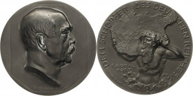 Personenmedaillen
Bismarck, Fürst Otto von 1815-1898 Eisengußmedaille 1915 (P. Sturm) 100. Geburtstag. Brustbild nach rechts / Atlas trägt Landkarte ...
