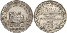 Reformation-Ereignisse und Jubiläen
 Silbermedaille 1717 (P.H. Müller) 200 Jahre Reformation. Gedeckter Tisch mit Bibel und Senkblei / 9 Zeilen Schri...