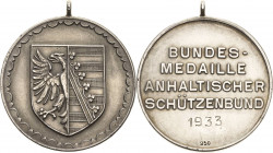 Schützenmedaillen
Anhalt Silbermedaille 1933. Auszeichnungsmedaille des Anhaltischen Schützenbundes. Wappen von Anhalt / 4 Zeilen Schrift über Jahres...