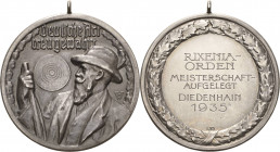 Schützenmedaillen
Diedenhain Silbermedaille o.J. (1935) (H. Wernstein) Rixenia-Orden. Schütze nach links, im Hintergrund Zielscheibe / 6 Zeilen Gravu...