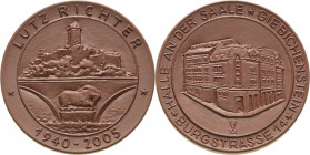 Porzellanmedaillen - Medaillen der Meißner Porzellanmanufaktur
Halle/Saale Braune Porzellanmedaille 2005 (Meißen) Lutz Richter (1940-2005). Burgansic...