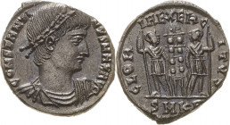 Kaiserzeit
Constantin I. der Große 306-337 Follis 330/334, Cyzicus Brustbild mit Lorbeerkranz nach rechts, CONSTANTINVS MAX AVG / Zwei Soldaten um zw...