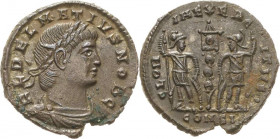 Kaiserzeit
Dalmatius 335-337 Follis 336/337, Constantinopel Brustbild mit Lorbeerkranz nach rechts, FL DELMATIVS NOB C / Zwei Soldaten um eine Standa...