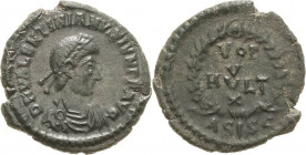 Kaiserzeit
Valentinianus II. 375-392 Follis 378/383, Siscia Brustbild mit Juwelendiadem nach rechts, DN VALENTINIANVS P F AVG / VOT V MVLT X im Kranz...