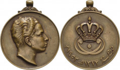 Irak
Faisal II. 1953-1958 Bronzemedaille 1953 (Huguenin) Auf seine Krönung. Kopf nach rechts / Krönungssymbol über arabischer Schrift. 32,5 mm, 15,86...