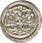 Quedlinburg, Abtei
Beatrix II. von Winzenburg 1138-1160 Brakteat. Äbtissin sitzt zentral mit Lilie und segnender Hand auf Mauer, darüber baldachinart...
