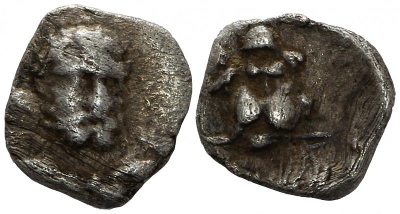 Cilicia, Isaura Palaia, Hemiobol. Circa 333-322 BC.

Obv: Head of Herakles fac...