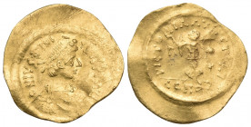 Justinian I, 527-565. Tremissis (Gold, 16.5 mm, 1.44 g, 6 h), Constantinople. D N IVSTINI-ANVS PP AVC Diademed, draped and cuirassed bust of Justinian...