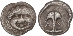 GREEK COINS
Dracma. 450-400 a.C. APOLONIA PÓNTICA. TRACIA. Anv.: Gorgona de frente. Rev.: Ancla, A y cangrejo. 2,75 grs. AR. Se-1655. MBC.