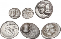 GREEK COINS
Lote 3 monedas Óbolo, 1/8 y 1/4 Estátera. BEOCIA e ISTROS. AR. 1/8 y 1/4 Estátera de Istros, Tracia (Dos cabezas masculinas, una a derech...