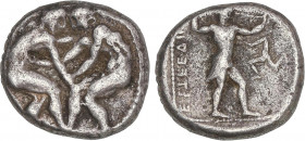 GREEK COINS
Estátera. 300-250 a.C. ASPENDOS. PAMPHILIA. Anv.: Dos luchadores desnudos agarrándose. Rev.: Hondero avanzando a derecha, delante trisque...