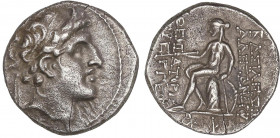 GREEK COINS
Dracma. 150-145 a.C. ALEJANDRO I. REINO SELEUCIDA. Anv.: Cabeza diademada a derecha. Rev.: Apolo desnudo, sentado sobre ónfalos a izquier...