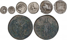 GREEK COINS
Lote 5 monedas. AR, AE. Tetróbolo de Akanthos, Dióbolo de Histiaia y Kolophon, Tritemorion de Terone y AE 29 de Amisos. A EXAMINAR. BC+ a...
