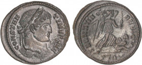 ROMAN COINS: ROMAN EMPIRE
Follis 18 mm. Acuñada el 323-324 d.C. CONSTANTINO I. TREVERI. Rev.: SARMATIA DEVICTA. PTR. Victoria a derecha con trofeo y ...