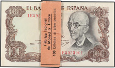 SPANISH BANK NOTES
Lote 100 billetes 100 Pesetas. 17 Noviembre 1970. Falla. Serie 1E ´fajo F.N.M.T´ conservando el precinto, pero abierto.. (Algunos ...