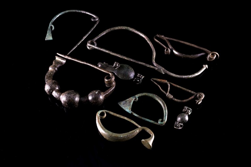 Lot of 9 Bronze Fibulae of different types between them two fibulae of the Early...