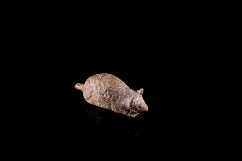 Roman Bronze Cast Mouse, c. 1st-3rd century AD (5cm). Tail missing, green patina...