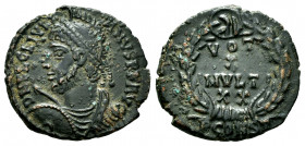 Julian II Apostata. Follis. 360-363 AD. Arles. (Ric-VIII 324). Anv.: DN FL CL IVLI-ANVS PF AVG, diademed, helmeted and cuirassed bust left, holding sp...