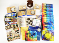 Lot with 25 FNMT mint sets from 1998 to 2012, also includes 2 coins of 5 ecus 1997 and 1998, 2 coins of 1 euro 1997 and 1998, a wallet of 1976, 3 euro...