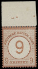Brustschilde
Deutsches Reich
1874, 9 auf 9 Kreuzer rötlichbraun, farbfrisches Luxusstück mit breitem Oberrand, dort mit Anlagepunkten, postfrisch oh...