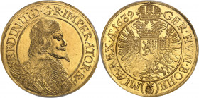 Bohème, Ferdinand III (1637-1657). 10 ducats 1639, Prague.
Av. FERDIN. III. D. G. R. IMPERATOR. S. A. Buste à droite. Rv. GER. HVN. BOHE. MIÆ. REX. A...