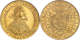 Ferdinand III (1637-1657). 10 ducats 1645, Vienne.
Av. FERDINANDVS. III. D. G. R.- I. S. AV. G. HV. BO. REX. Buste lauré à droite, drapé et cuirassé ...