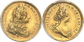 Frédéric IV (1699-1730). Médaillette Or (ou quinaire), Frédéric IV et Louise de Mecklembourg-Güstrow ND (1695-1703).
Av. FRIDERIC. IIII. D. G. REX. D...