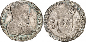 Henri II (1547-1559). Teston, 2e type 1559, H, La Rochelle.
Av. HE - NRICVS. - II. D. G. F. REX. Buste à droite du Roi, cuirassé, la tête nue. Rv. XP...