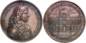 Louis XIV (1643-1715). Médaille, début des travaux de la colonnade du Louvre 1667, Paris.
Av. LVDOVICO. XIV. REGNANTE. ET. ÆDIFICANTE. Buste cuirassé...