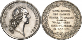 Louis XV (1715-1774). Médaille d’argent, vœux des six corps des marchands de Paris pour la naissance du Dauphin 1752, Paris.
Av. LUD. XV. REX CHRIST...
